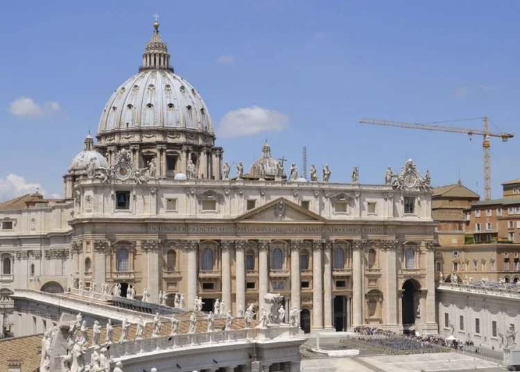 Del presupuesto vaticano, las áreas de gasto más significativas son el culto y la evangelización (14%), la comunicación (12%).