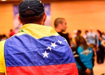 El ingreso promedio reportado por los venezolanos es aproximadamente 65% superior al promedio registrado entre los trabajadores dominicanos.