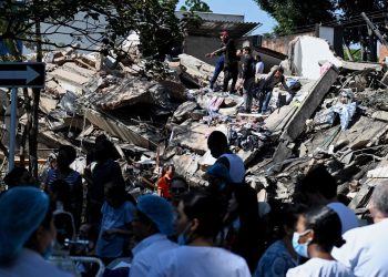 Autoridades venezolanas evalúan los efectos del terremoto en los estados Táchira y Zulia, fronterizos con Colombia.