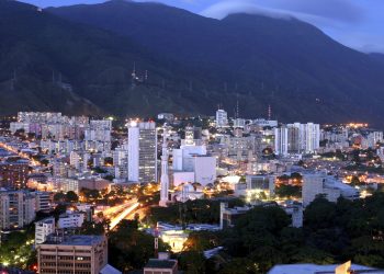 El experto considera que ha de esperarse que el Fondo Monetario Internacional (FMI) tampoco reconozca el nuevo gobierno de Maduro. - Fuente externa.