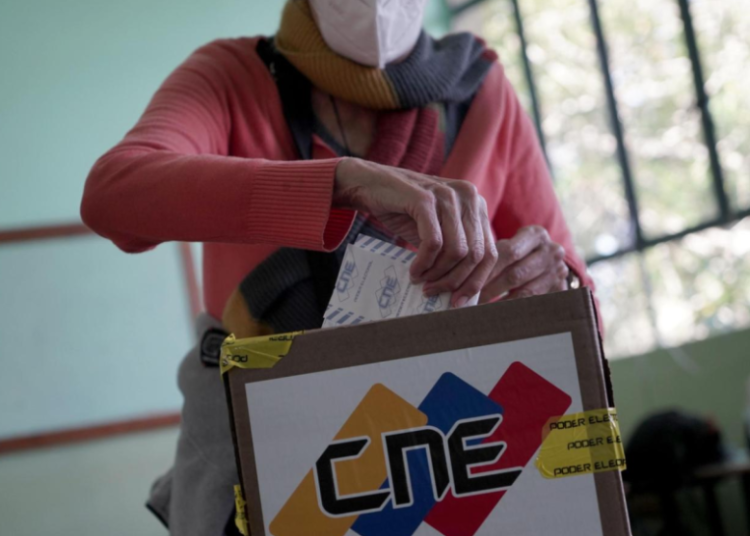 El chavismo y la oposición llamaron, reiteradamente, a votar y a cuidar y defender cada uno de los sufragios, que definirán, según las partes, el destino del país.