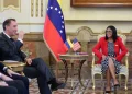 Reunión oficial entre Venezuela y Estados Unidos para fortalecer relaciones económicas.