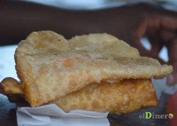 El yaniqueque relleno se ha convertido en uno de los alimentos más consumidos por los dominicanos. | Lésther Álvarez