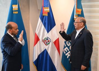 Aguilera expresó su satisfacción de poner al frente de la entidad Valdez, a quien, dijo, entrega el reto de superar los logros alcanzados por Seguros Reservas.