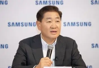 Le sobreviven su esposa, dos hijas y un hijo.