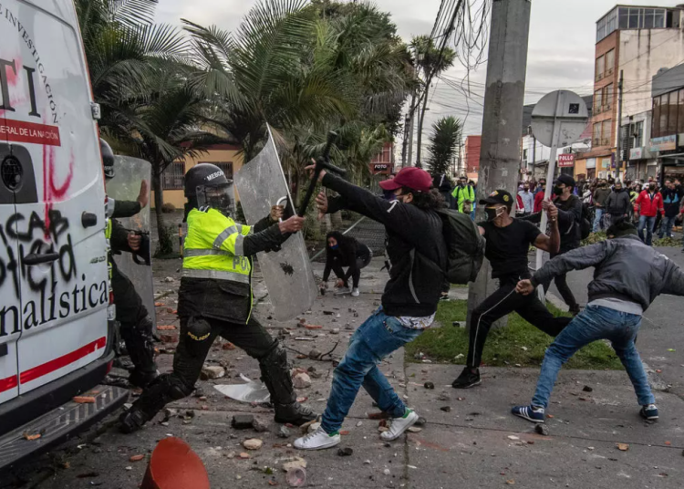 El FMI calcula que un aumento del 10% en los homicidios reduce la actividad económica en alrededor del 4% y que rebajar a la mitad las tasas de homicidios podría impulsar la actividad un promedio del 30%.