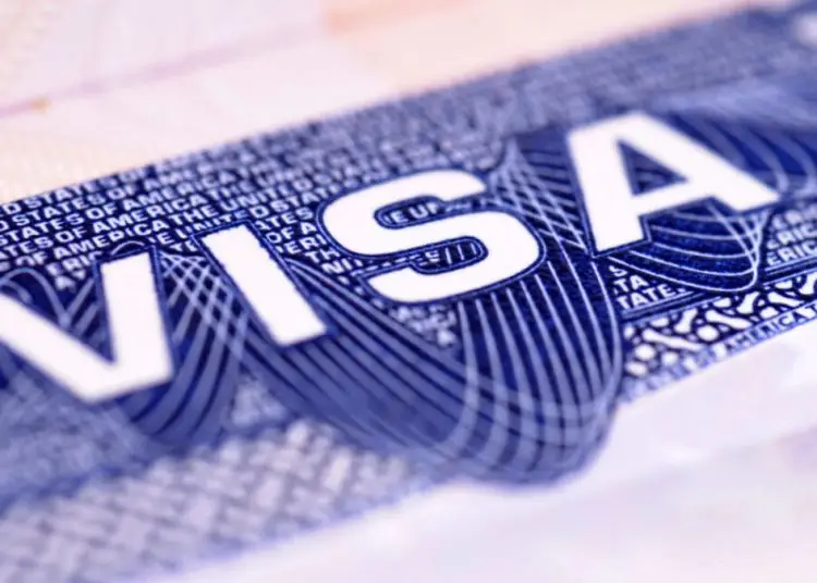 El Gobierno de Trump anunció sanciones y represalias a raíz de que el presidente de Colombia, Gustavo Petro, no autorizara este domingo el aterrizaje de aviones militares estadounidenses con ciudadanos colombianos deportados.