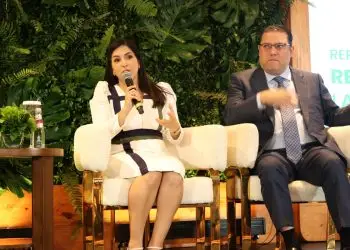 Durante su intervención en el panel "República Dominicana: Retos y Oportunidades en la economía sostenible", de “Expo Sostenible 2025” Riveiro comentó que, entre los sectores identificados, destacan la agricultura sostenible y las energías renovables.
