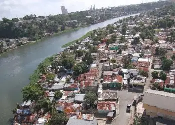 El informe explica que la exposición de las viviendas y los hogares a fuentes de contaminación puede afectar la calidad de vida y deteriora la salud colectiva.