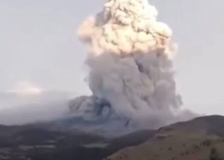 El cierre del aeropuerto de Popayán se suma al de otras siete terminales aéreas que sufrieron daños en su estructura por el terremoto de este lunes en Colombia.