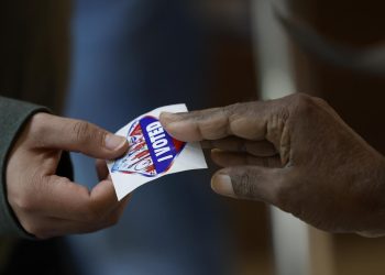 En Arizona la seguridad se había reforzado en algunos edificios, como un centro de conteo del condado de Maricopa, en el que reside el 60% de la población estatal.