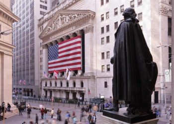 Entre las 30 cotizadas del Dow Jones, reinaban las pérdidas, lideradas por Salesforce (-3.48%) y 3M (-2.84%). Mientras que las únicas empresas en verde eran Chevron (0.16%) y Walmart (0.12%).