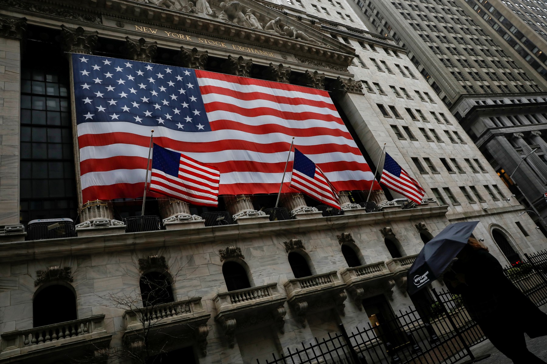 El S&P 500 supera los 5.300 puntos en sesión de récords tras datos de ...