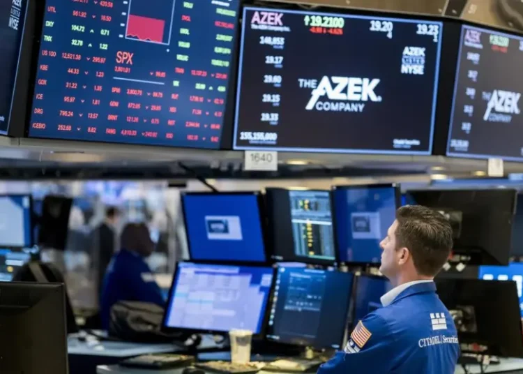 Entre los 30 valores del Dow, lideraban las ganancias Verizon (3.84%) y Boeing (3.36%), y las mayores pérdidas eran para Merck (-2.06%) y Nike (-1.41%).