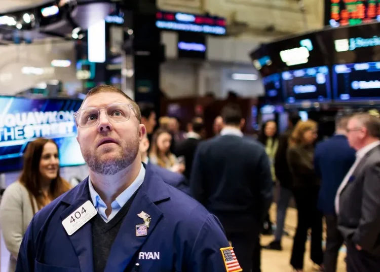 Entre las empresas del Dow 30, destacan las subidas de McDonald's (4.83%) -que hoy presentó sus resultados empresariales-, Nvidia (3.27%) y Nike (2.93%); de las perdedoras, cabe citar JP Morgan (-1.47%) y Walt Disney (-1.11%).