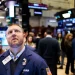 Entre las empresas del Dow 30, destacan las subidas de McDonald's (4.83%) -que hoy presentó sus resultados empresariales-, Nvidia (3.27%) y Nike (2.93%); de las perdedoras, cabe citar JP Morgan (-1.47%) y Walt Disney (-1.11%).