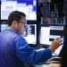 Entre los 30 valores del Dow, destacaban los avances de Merck (1.34%), Apple (1.02%) y JPMorgan Chase (0.9%), y las bajadas de Intel (-4.73 '%), Travelers (-4.03%) y American Express (-3.9%).