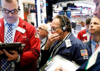 Los índices de Wall Street siguen registrando movimientos modestos aún alerta por la inteligencia artificial (IA).