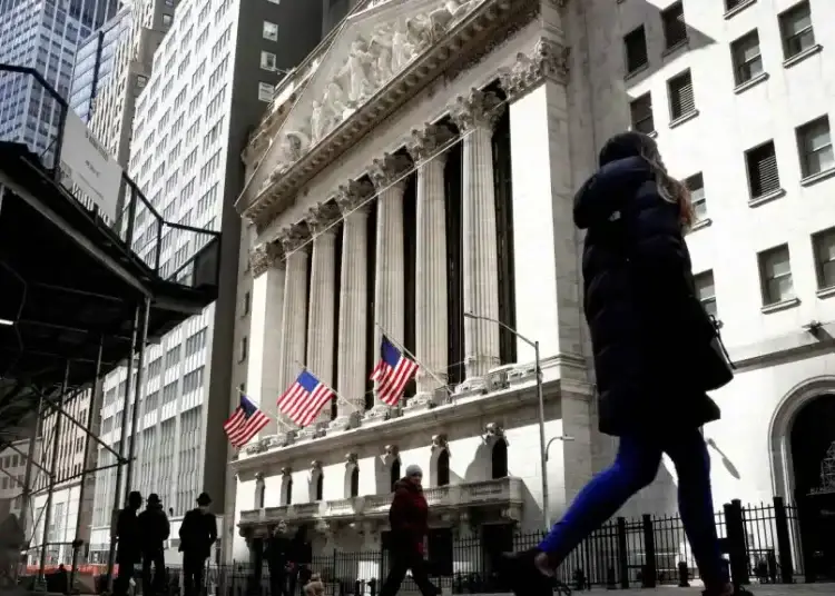 El S&P 500 cedió un 3.46%, hasta 5,268 unidades.
