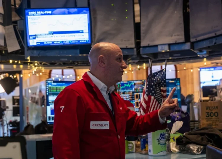 Indicadores de Wall Street registran ganancias al inicio de la jornada tras pérdidas de la semana pasada.