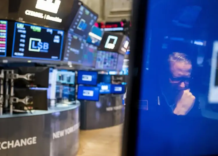 Por sectores, las mayores subidas eran para el tecnológico y el de comunicaciones, con un aumento del 1.09% y del 0.86%, respectivamente.