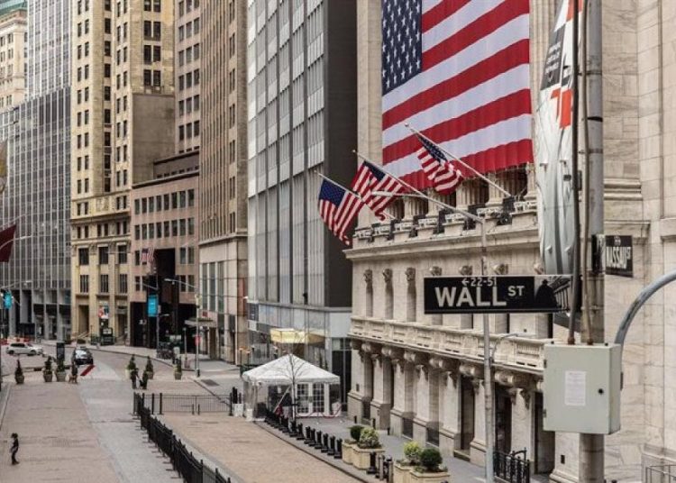 Entre los 30 valores del Dow Jones, que se mantuvieron en verde, destacaron los avances de Salesforce (2.63%) y Amazon (2.03%) frente a las pérdidas de Intel (-1.17%) y 3M (-0.85%).