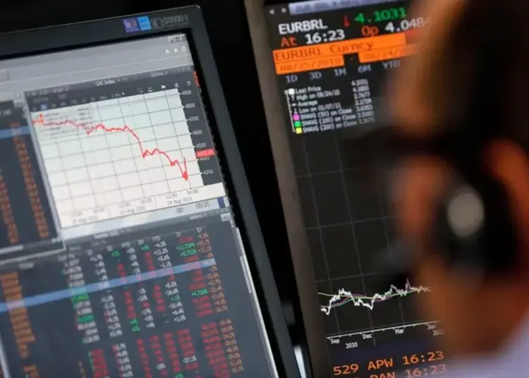 S&P 500 bajó un 1.40%, hasta los 5,689 enteros, y el tecnológico Nasdaq se redujo un 2.16%, hasta situarse en 18,803 puntos.