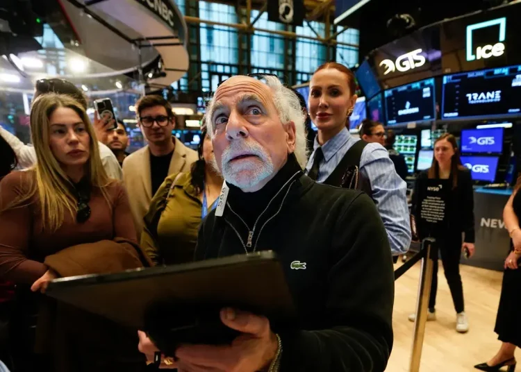 En el índice Dow 30, destacaban las ganancias de Boeing (3.18%) y Caterpillar (1.34%).