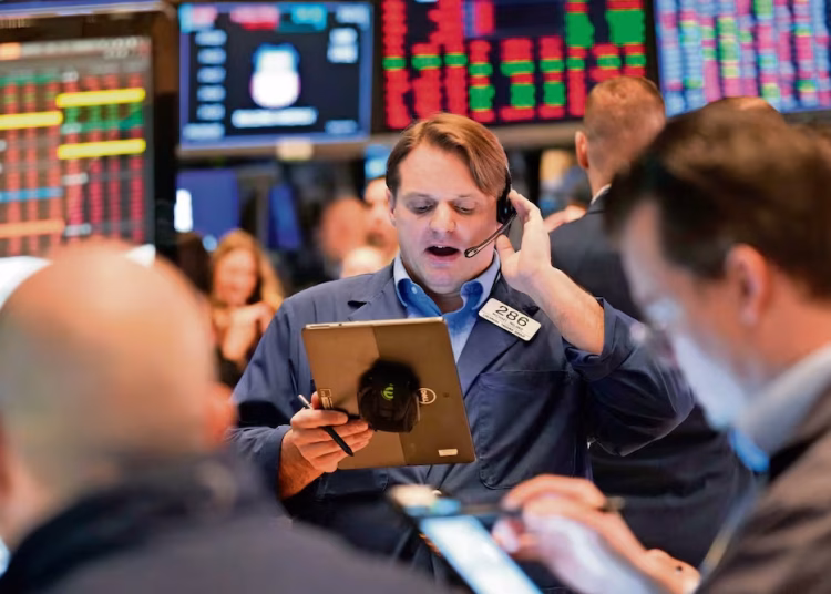 Entre las 30 cotizadas del Dow Jones, destacaban las subidas de Walmart (1.22%), UnitedHealth (1.05%) y Verizon (0.85%) mientras que las mayores bajadas eran de Nike (-7.14%), Nvidia (-4.6%) y Walt Disney (-4.54%).
