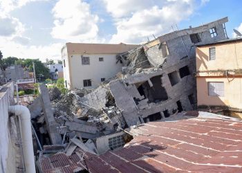 Dijo que a pesar de que se ha ido trabajando, aún existe un "gran" porcentaje de edificaciones y planos no regulados por las autoridades. - Fuente externa.