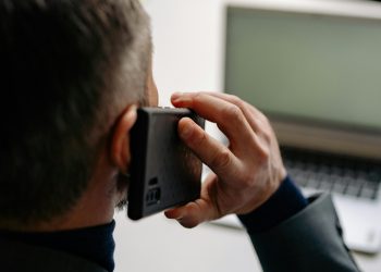 Las llamadas fraudulentas utilizan técnicas de ingeniería social para engañar a las víctimas y obtener información sensible.