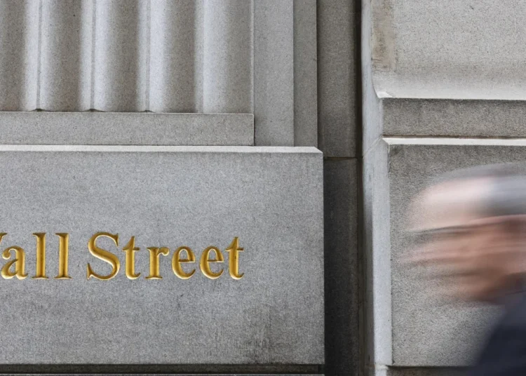 El selectivo S&P 500 ganaba un 0.48%, hasta 6,807 puntos, y el tecnológico Nasdaq crecía un 0.65%, hasta 23,155 enteros.