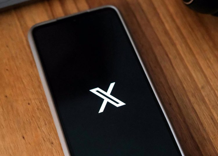 X ha anunciado un cambio en este sentido y ha dicho que ha actualizado este formato para que los suscriptores no tengan que ver ningún tipo de contenidos publicitarios en ninguna parte de la red social.