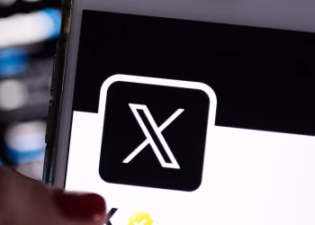 X ha matizado que estas nuevas etiquetas se mostrarán tanto en las publicaciones como en el perfil de las cuentas para mostrar "claramente" la fuente del contenido que se ve en el 'feed'.