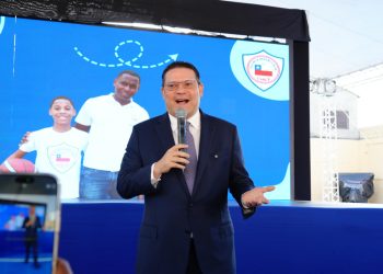 El funcionario hizo el llamado en un acto ante estudiantes de la Escuela República de Chile, con la presencia de autoridades del Minerd.