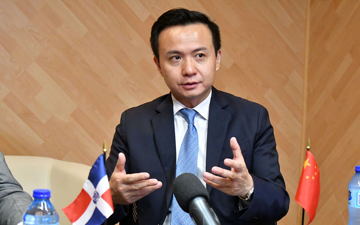 zhang run embajador de china