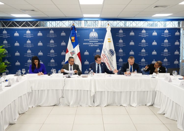 Ito Bisonó expresó que, “con estas nuevas aprobaciones suman 342 las empresas aprobadas durante la actual gestión de gobierno".