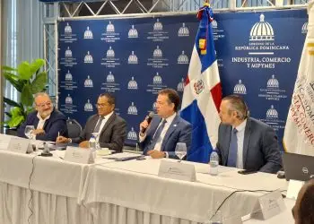 La sesión del consejo directivo del Cnzfe fue presidida por el ministro de Industria, Comercio y Mipymes (MICM), Víctor -Ito- Bisonó.