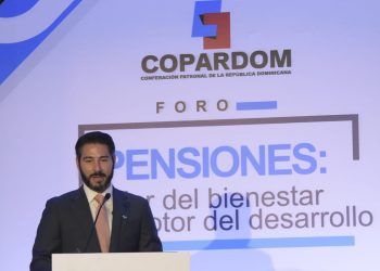 Francisco Torres, superintendente de Pensiones durante foro. - Fuente externa.
